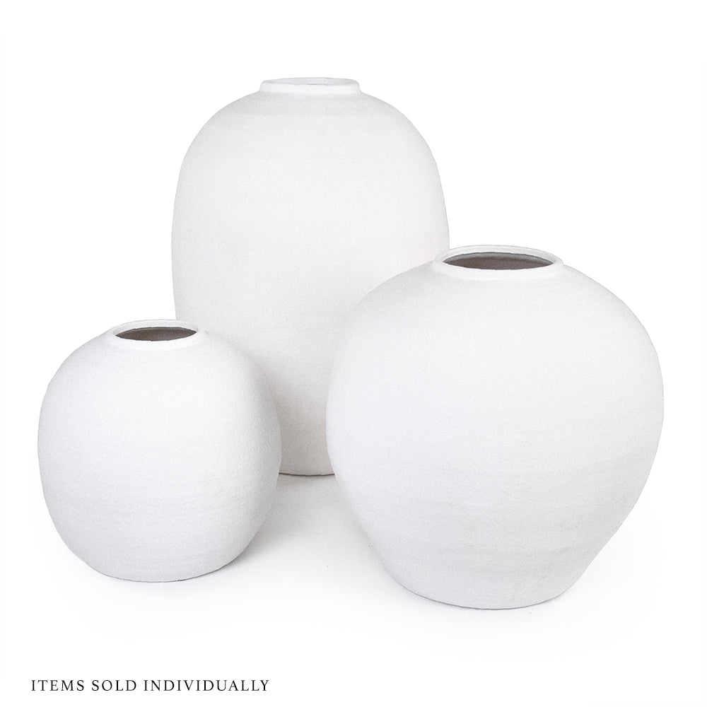 White Vase (10131L A584A)