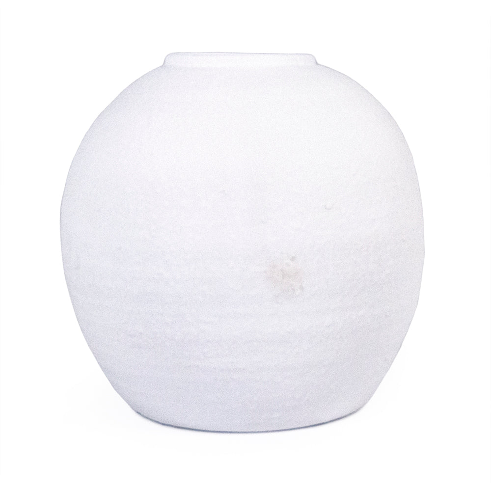 White Vase (10131L A584A)