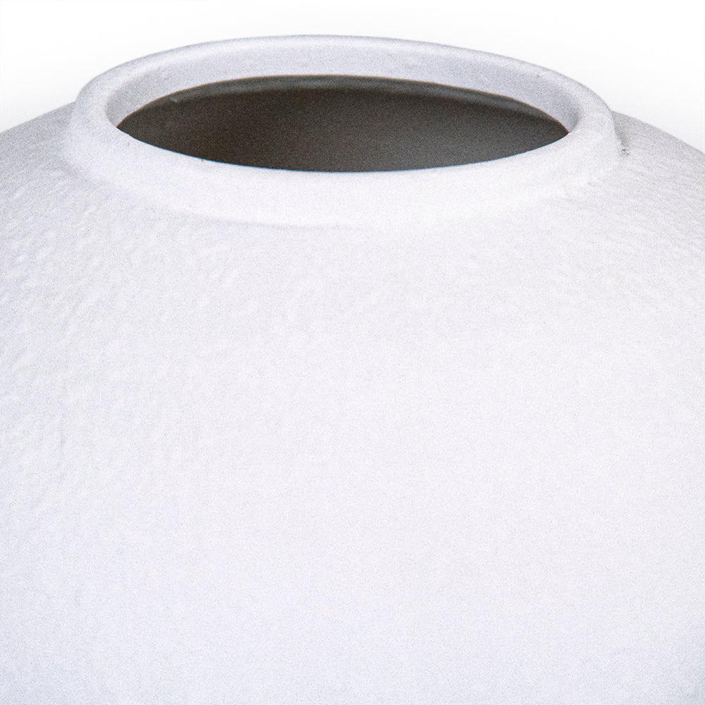 White Vase (10131L A584A)