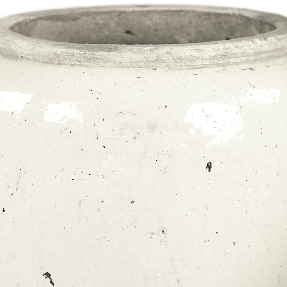 Distressed White Vase (4974L A25A)