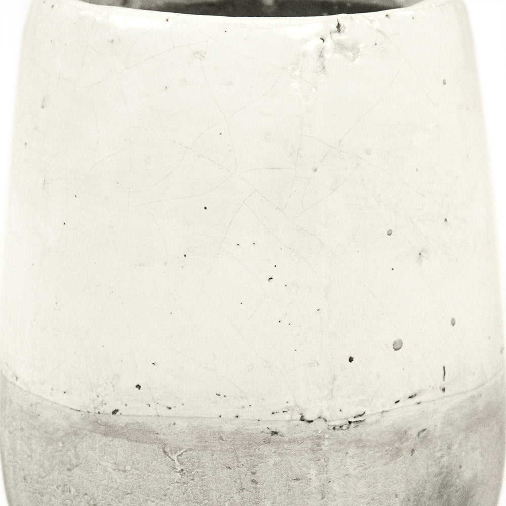 Distressed White Vase (9344M A25A)