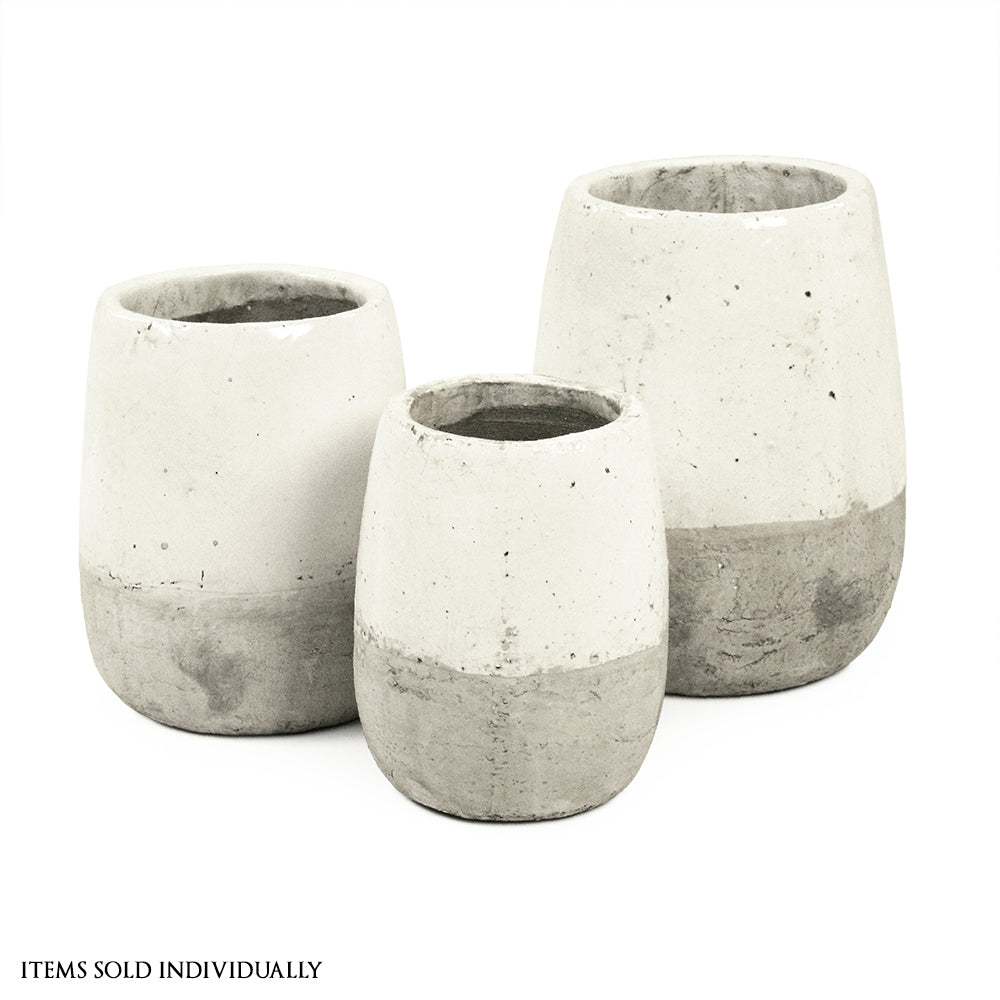 Distressed White Vase (9344M A25A)