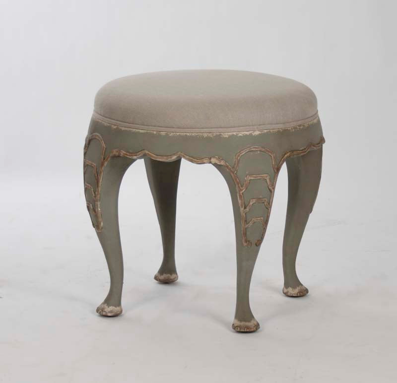 Leo Stool