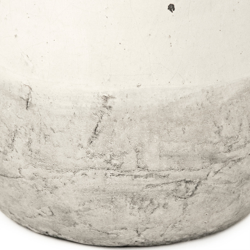 Distressed White Vase (9801L A25A)